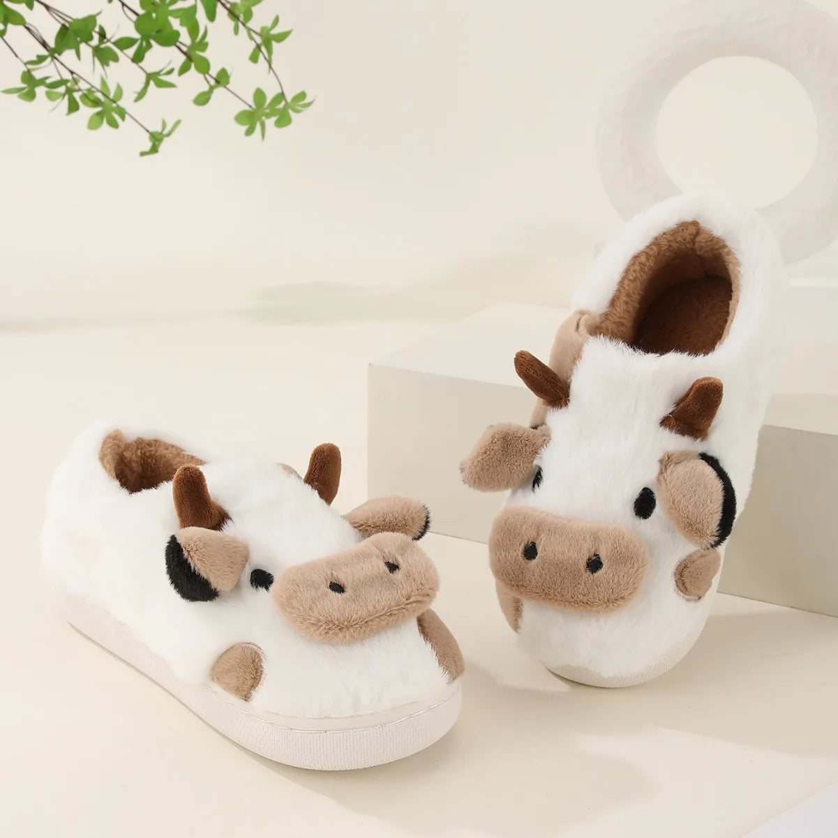 Winter Home Slippers for Couples Warm Plush Neutral Cartoon Cow Indoor Anti Slip Comfortable Cotton Slippers for Men and Women